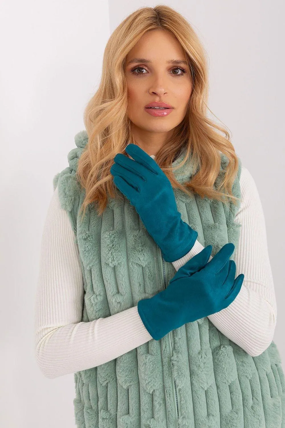 Chic Floral Touchscreen Gloves for Modern Women