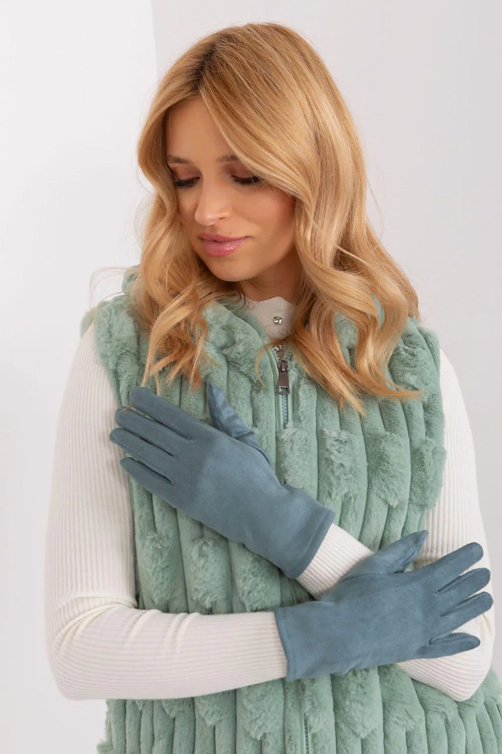 Chic Floral Touchscreen Gloves for Modern Women