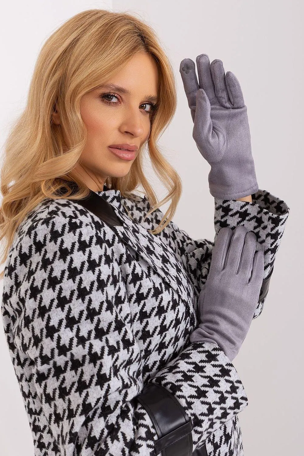 Chic Floral Touchscreen Gloves for Modern Women