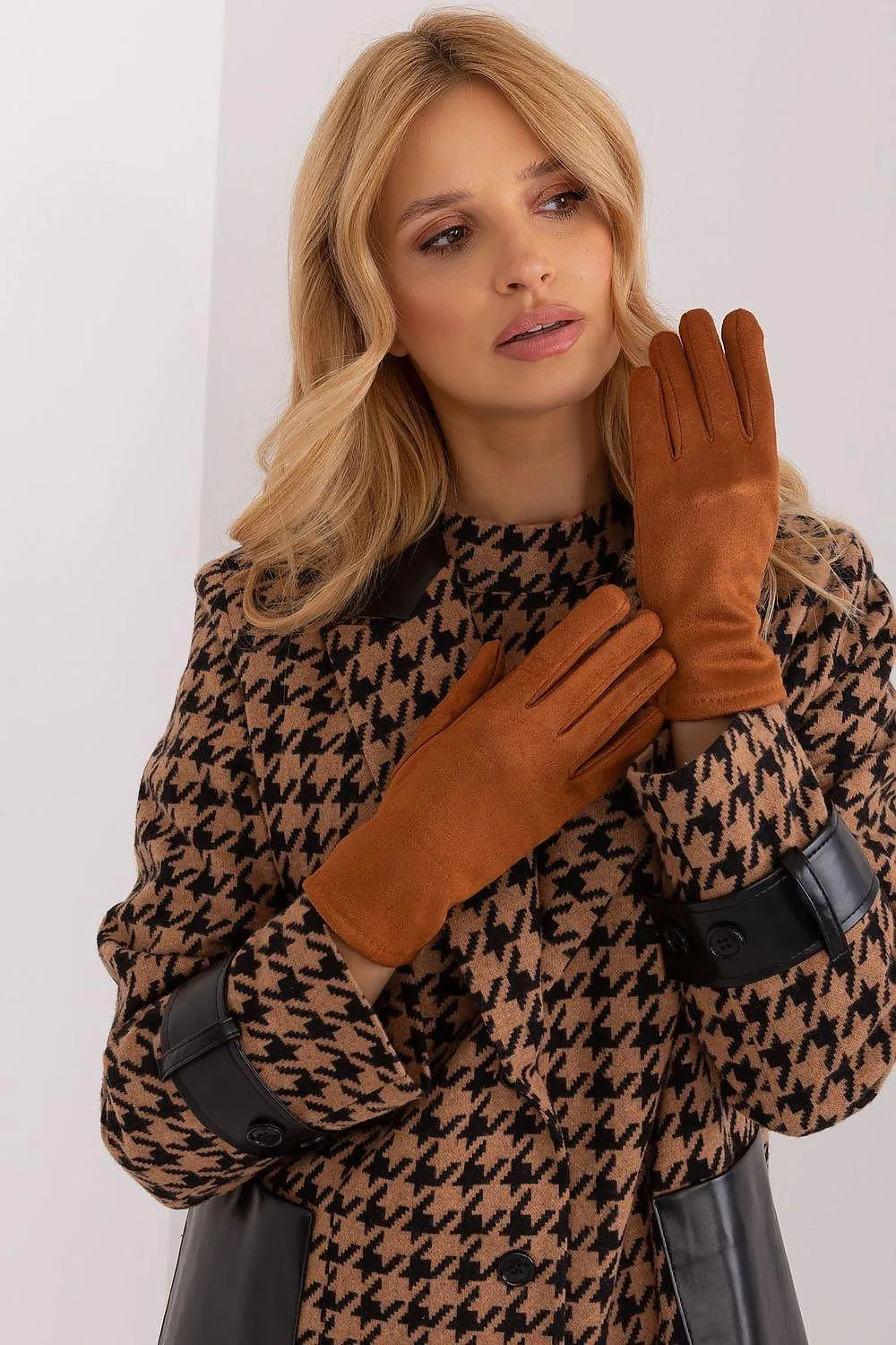 Chic Floral Touchscreen Gloves for Modern Women