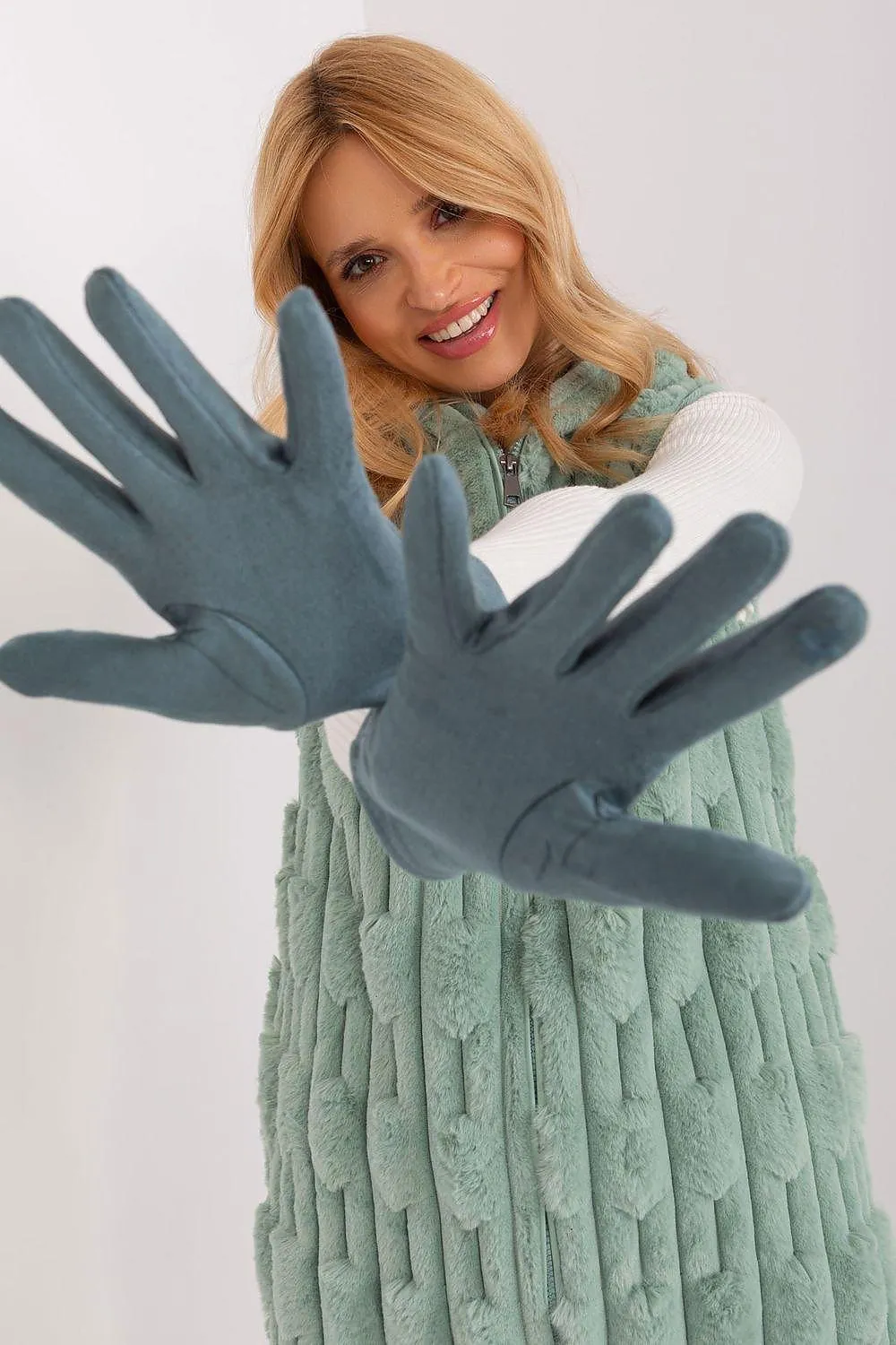 Chic Floral Touchscreen Gloves for Modern Women