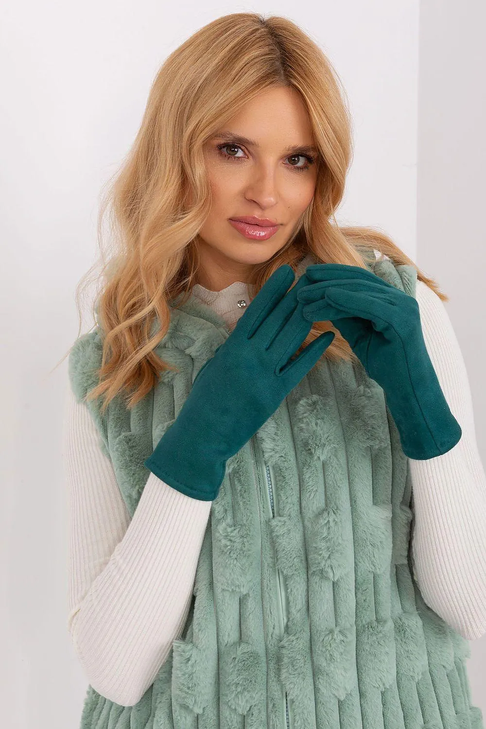 Chic Floral Touchscreen Gloves for Modern Women