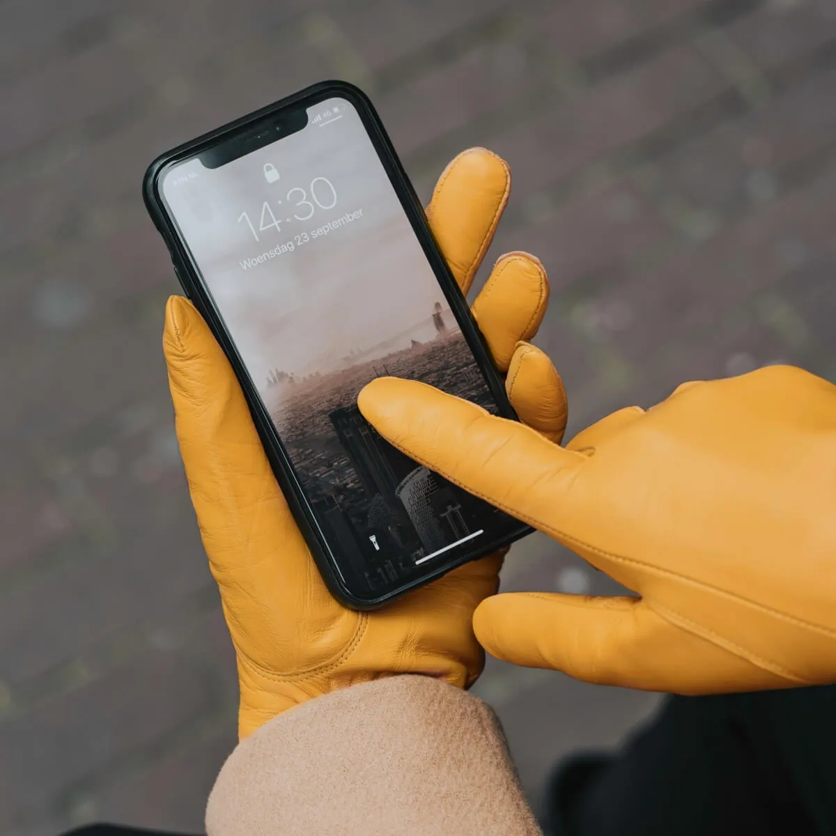 Ivy (yellow) - sheepskin leather gloves with wool/cashmere lining & touchscreen feature