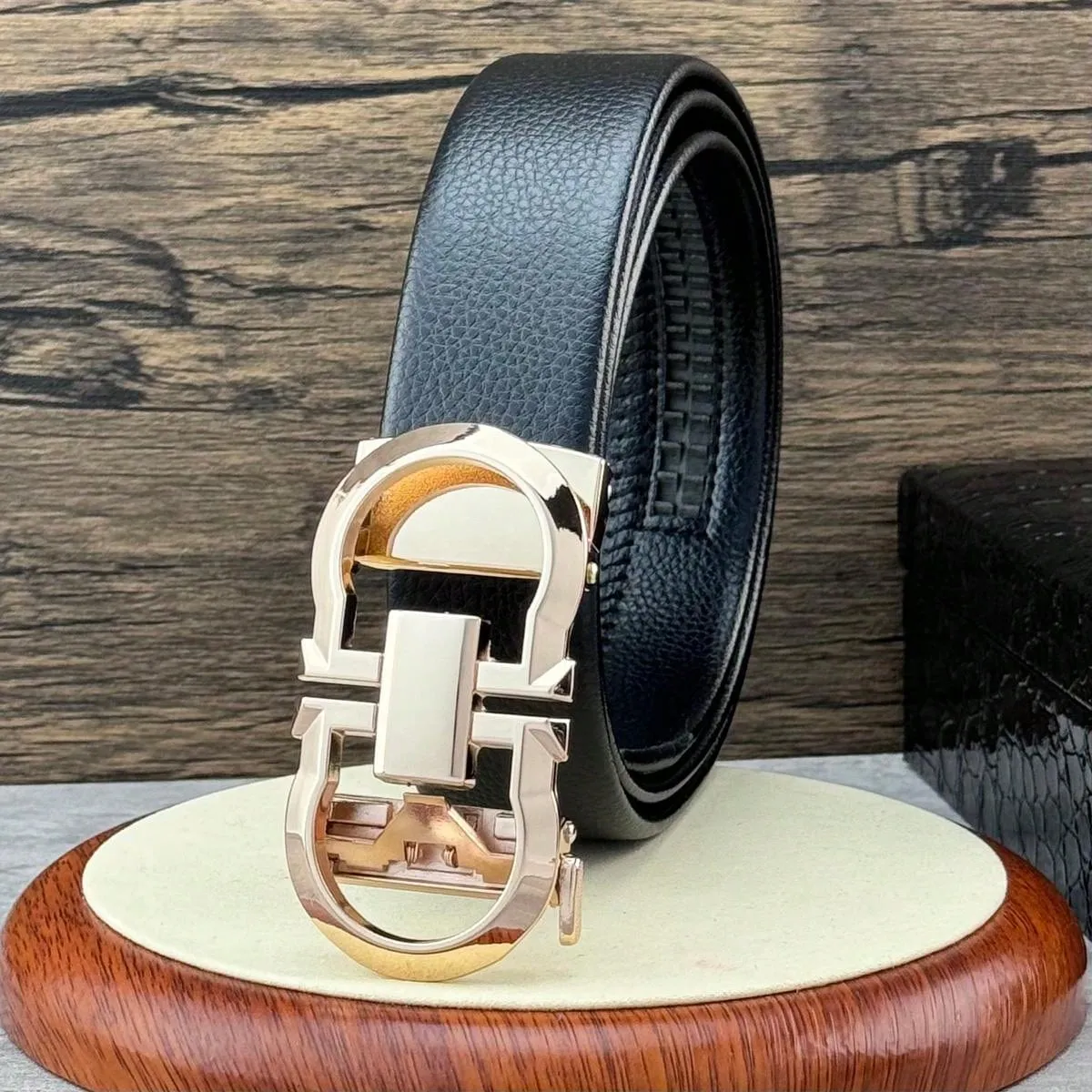 Men's Belt, Fashionable and Classic Casual Belt with Single Prong Buckle